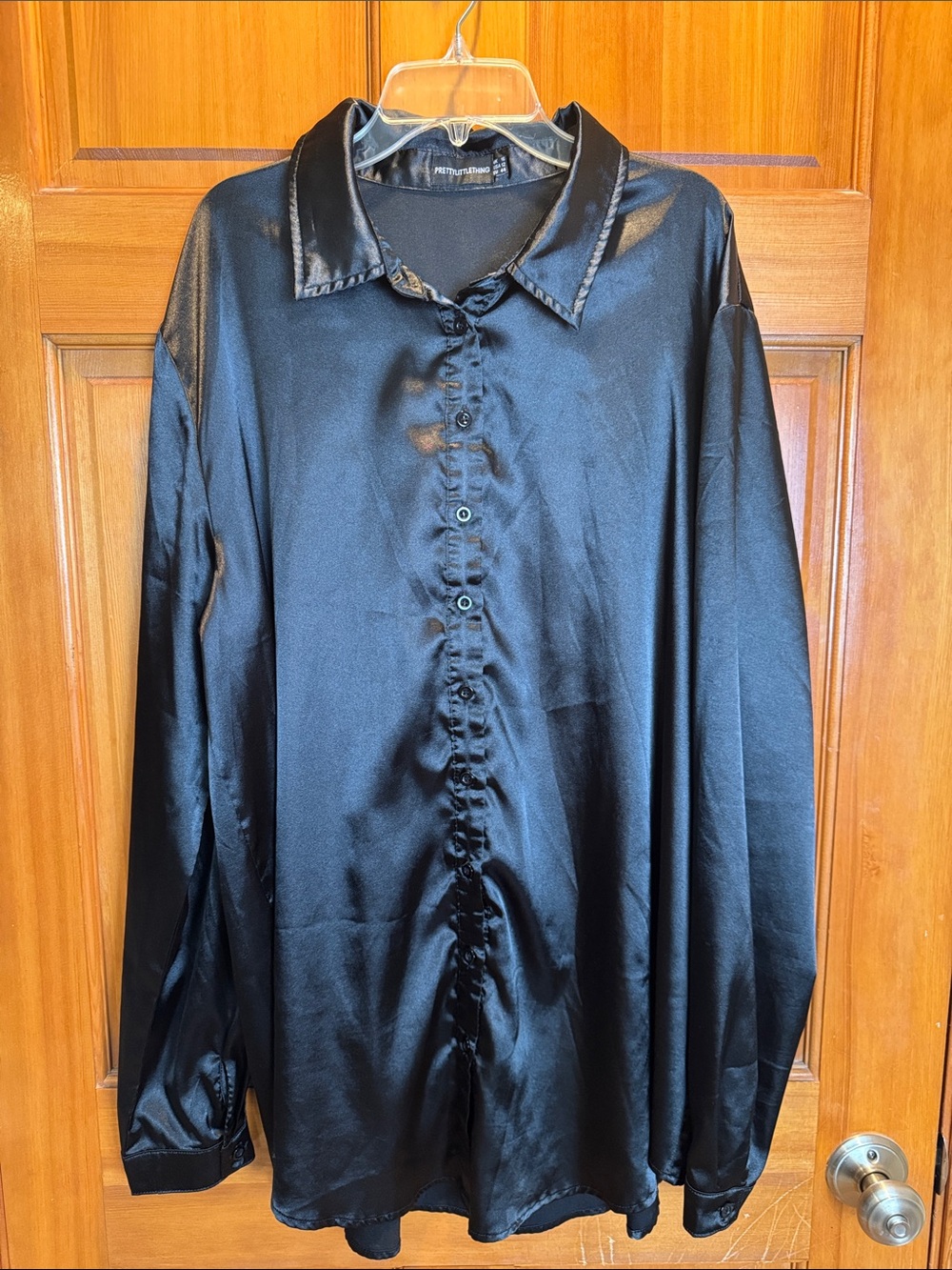 PrettyLittleThing Black Satin Long-Sleeve Button Blouse Women’s Size 12